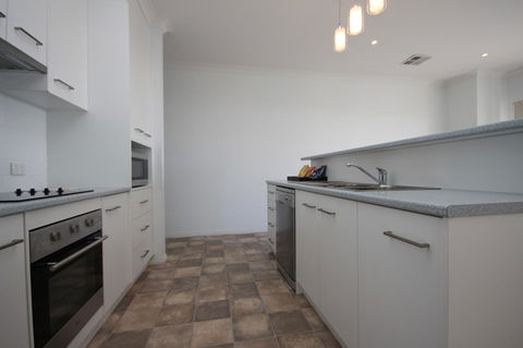 Wallaroo Marina Apartments - Kingaroy Accommodation 24
