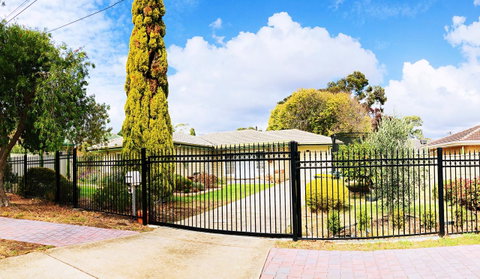 Beautiful Garden House - Kingaroy Accommodation 7