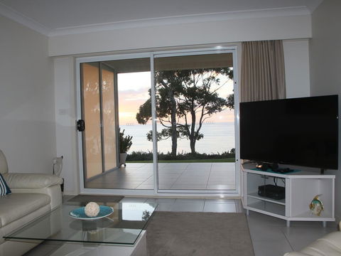 Mollymook Beach Waterfront - Kingaroy Accommodation 12