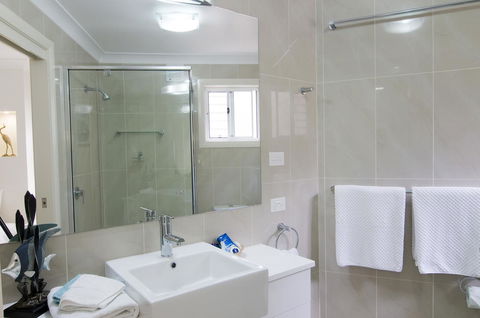 Mollymook Beach Waterfront - Kingaroy Accommodation 5
