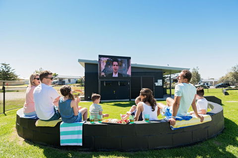 The Retreat West Beach Parks - Kingaroy Accommodation 8