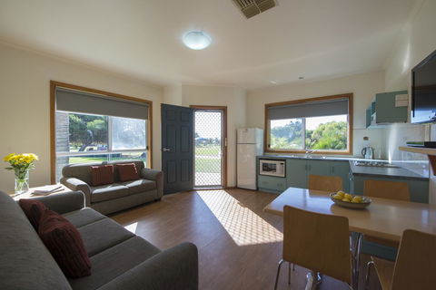 The Retreat West Beach Parks - Kingaroy Accommodation 23