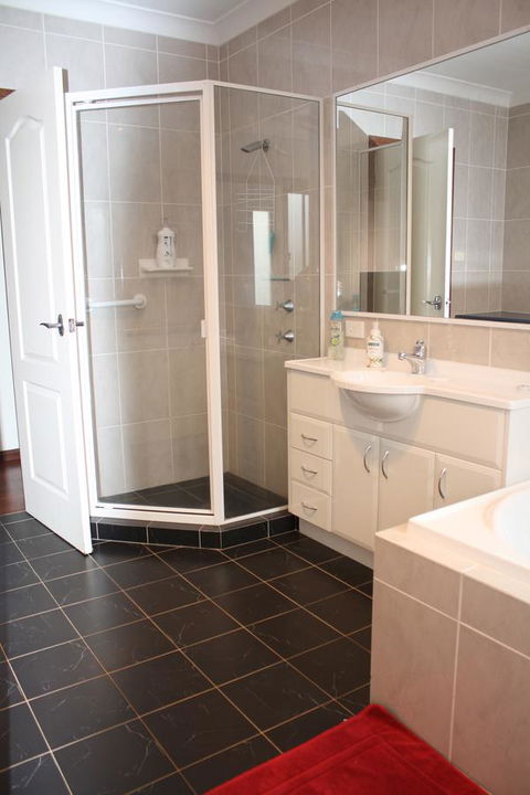 Serenity On Narrabeen Beach - 1Bdr Beachside Retreat - Kingaroy Accommodation 5