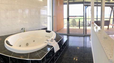 Barossa Pavilions & Glasshouse - Kingaroy Accommodation 11