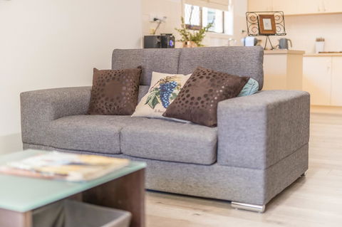 Tanunda\'s Magpie House - Kingaroy Accommodation 0