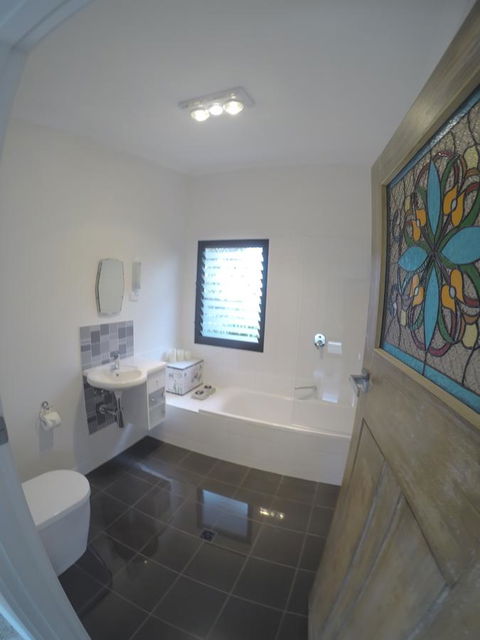 Sinclair Eco House - Kingaroy Accommodation 7
