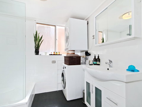 Monaco Court Apartment Adelaide - Kingaroy Accommodation 8