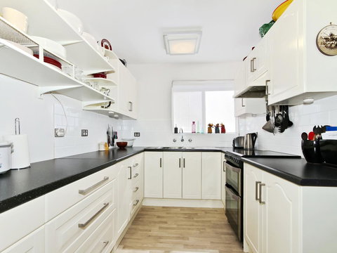 Monaco Court Apartment Adelaide - Kingaroy Accommodation 2