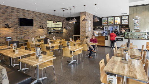 Oaks Adelaide Embassy Suites - Kingaroy Accommodation 3