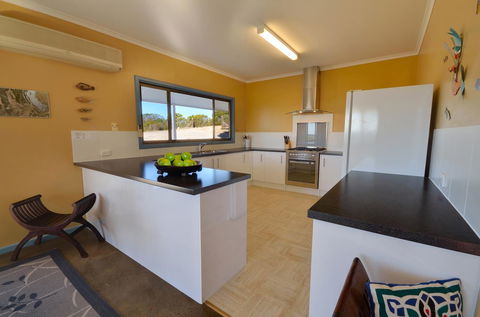 Kestrel Downs - Kingaroy Accommodation 7