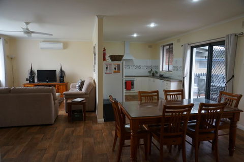 Kohinoor Getaway - Kingaroy Accommodation 1