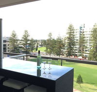 Beachside Luxury getaway in Glenelg - Kingaroy Accommodation