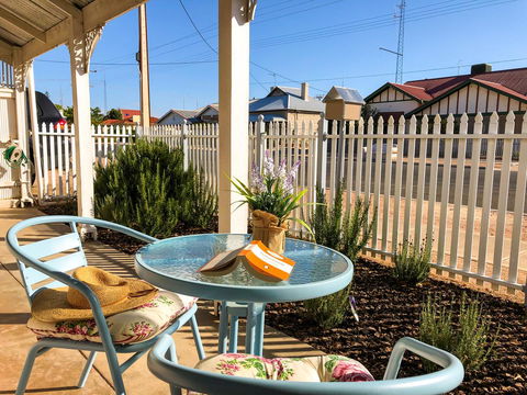 Inglenook Cottage - Kingaroy Accommodation 1