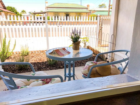 Inglenook Cottage - Kingaroy Accommodation 13