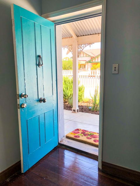 Inglenook Cottage - Kingaroy Accommodation 7