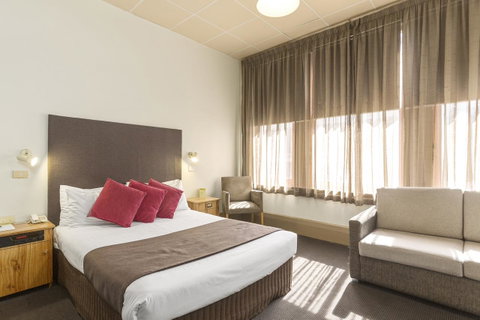 Adelaide Paringa - Kingaroy Accommodation 2
