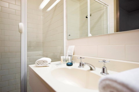 Adelaide Paringa - Kingaroy Accommodation 14