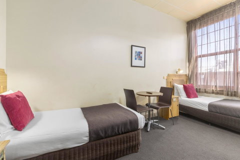 Adelaide Paringa - Kingaroy Accommodation 12