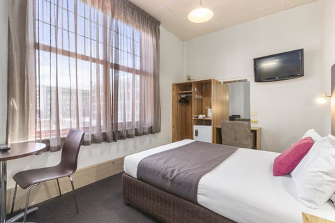 Adelaide Paringa - Kingaroy Accommodation 3