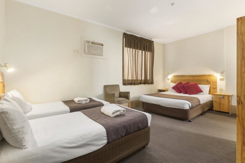 Adelaide Paringa - Kingaroy Accommodation 6