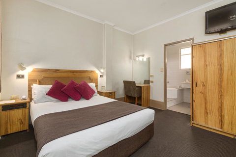 Adelaide Paringa - Kingaroy Accommodation 9