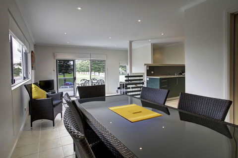Tasman Beachside Apartment - Kingaroy Accommodation 5
