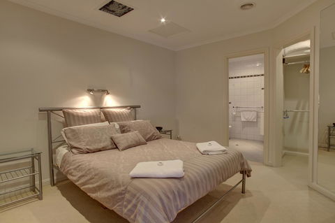 Tasman Beachside Apartment - Kingaroy Accommodation 6