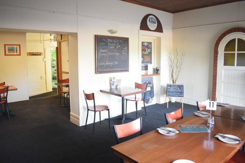 Commercial Hotel Morgan - Kingaroy Accommodation 5