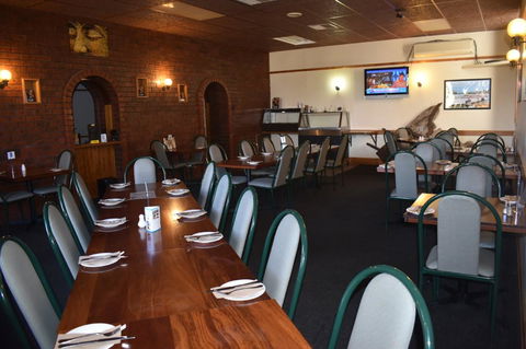 Commercial Hotel Morgan - Kingaroy Accommodation 6