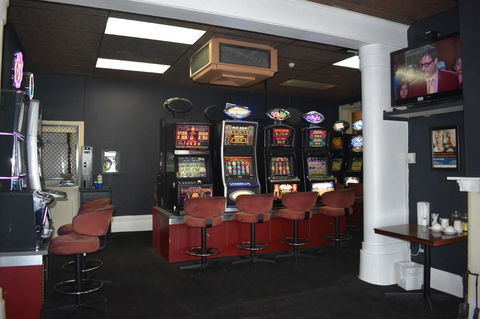 Commercial Hotel Morgan - Kingaroy Accommodation 9