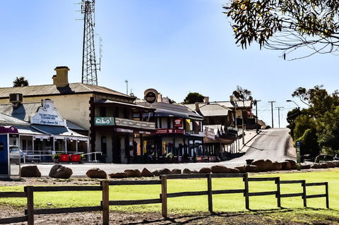 Commercial Hotel Morgan - Kingaroy Accommodation 1