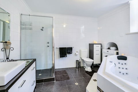 \'THE CHURCH\' Guest Home, Gawler Barossa Region - Kingaroy Accommodation 5