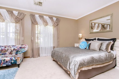 Barossa Retro BnB - Kingaroy Accommodation 8