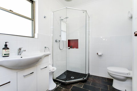 Barossa Retro BnB - Kingaroy Accommodation 13