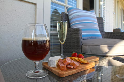 Smugglers Inn Studio Apartments - Kingaroy Accommodation 2