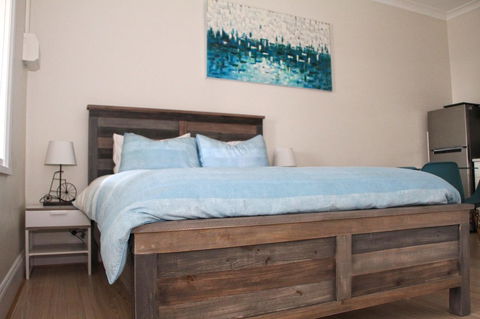 Smugglers Inn Studio Apartments - Kingaroy Accommodation 0