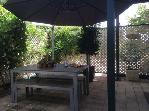 Wine And Roses Bed And Breakfast - Kingaroy Accommodation 3