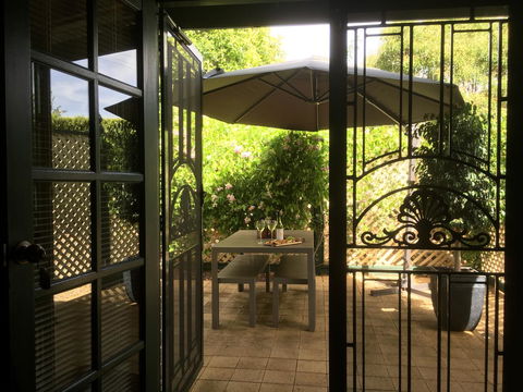 Wine And Roses Bed And Breakfast - Kingaroy Accommodation 4