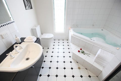 Wine And Roses Bed And Breakfast - Kingaroy Accommodation 11