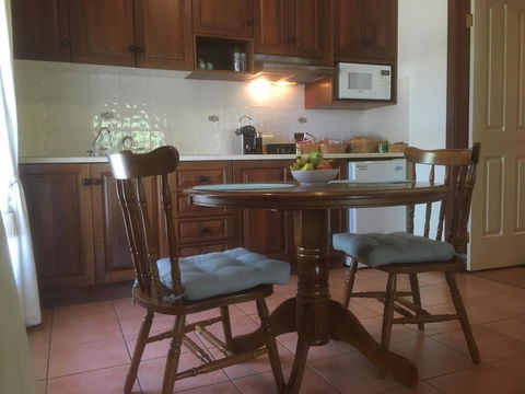 Wine And Roses Bed And Breakfast - Kingaroy Accommodation 2