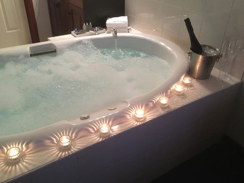 Wine And Roses Bed And Breakfast - Kingaroy Accommodation 24