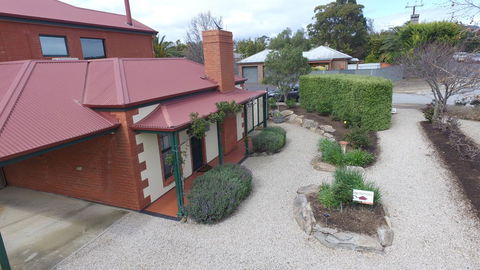 Wine And Roses Bed And Breakfast - Kingaroy Accommodation 13