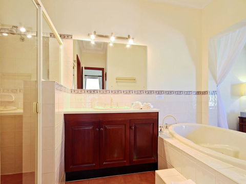 Wine And Roses Bed And Breakfast - Kingaroy Accommodation 18