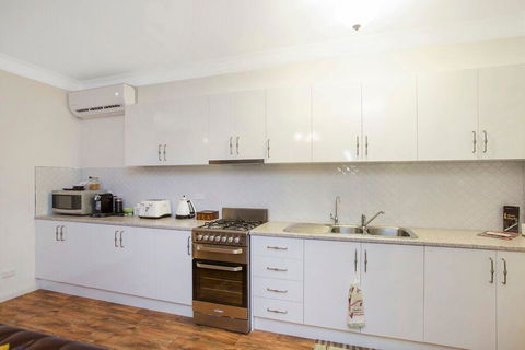 Hahndorf House B&B - Kingaroy Accommodation 7