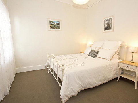 Queen's Cottage Barossa Valley - Kingaroy Accommodation 19