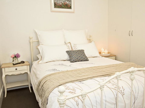 Queen's Cottage Barossa Valley - Kingaroy Accommodation 5