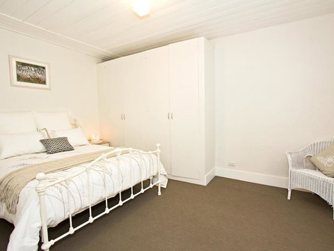 Queen's Cottage Barossa Valley - Kingaroy Accommodation 16