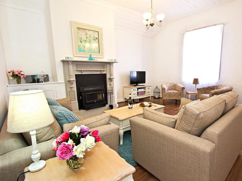 Queen's Cottage Barossa Valley - Kingaroy Accommodation 13