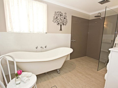 Queen's Cottage Barossa Valley - Kingaroy Accommodation 1