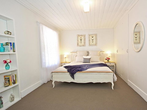 Queen's Cottage Barossa Valley - Kingaroy Accommodation 18